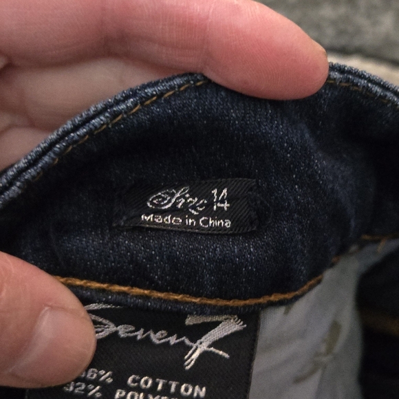 Women's Flared Jeans - Picture 6 of 6